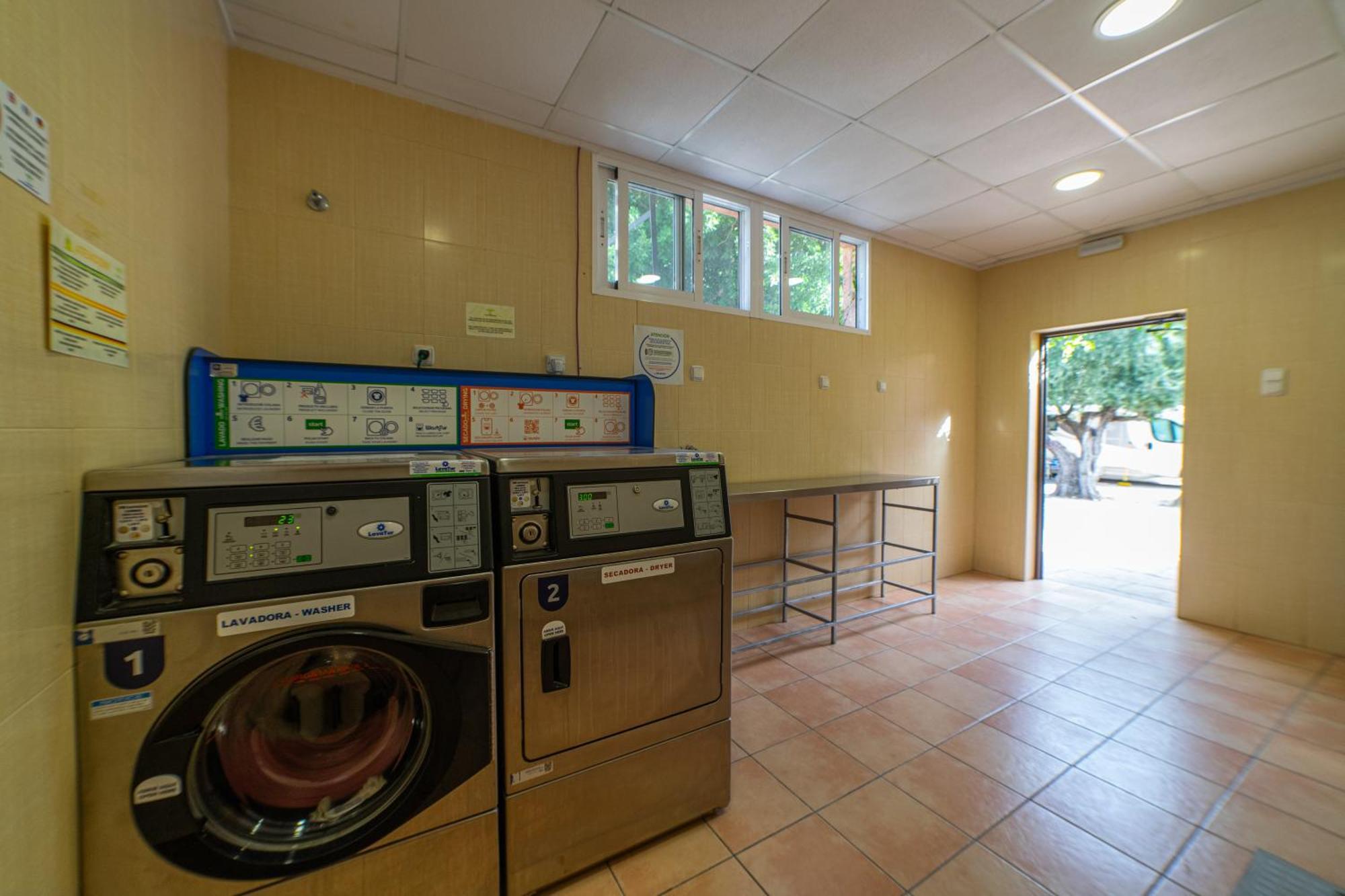 Camping Las Palmeras 크레베렌티 외부 사진